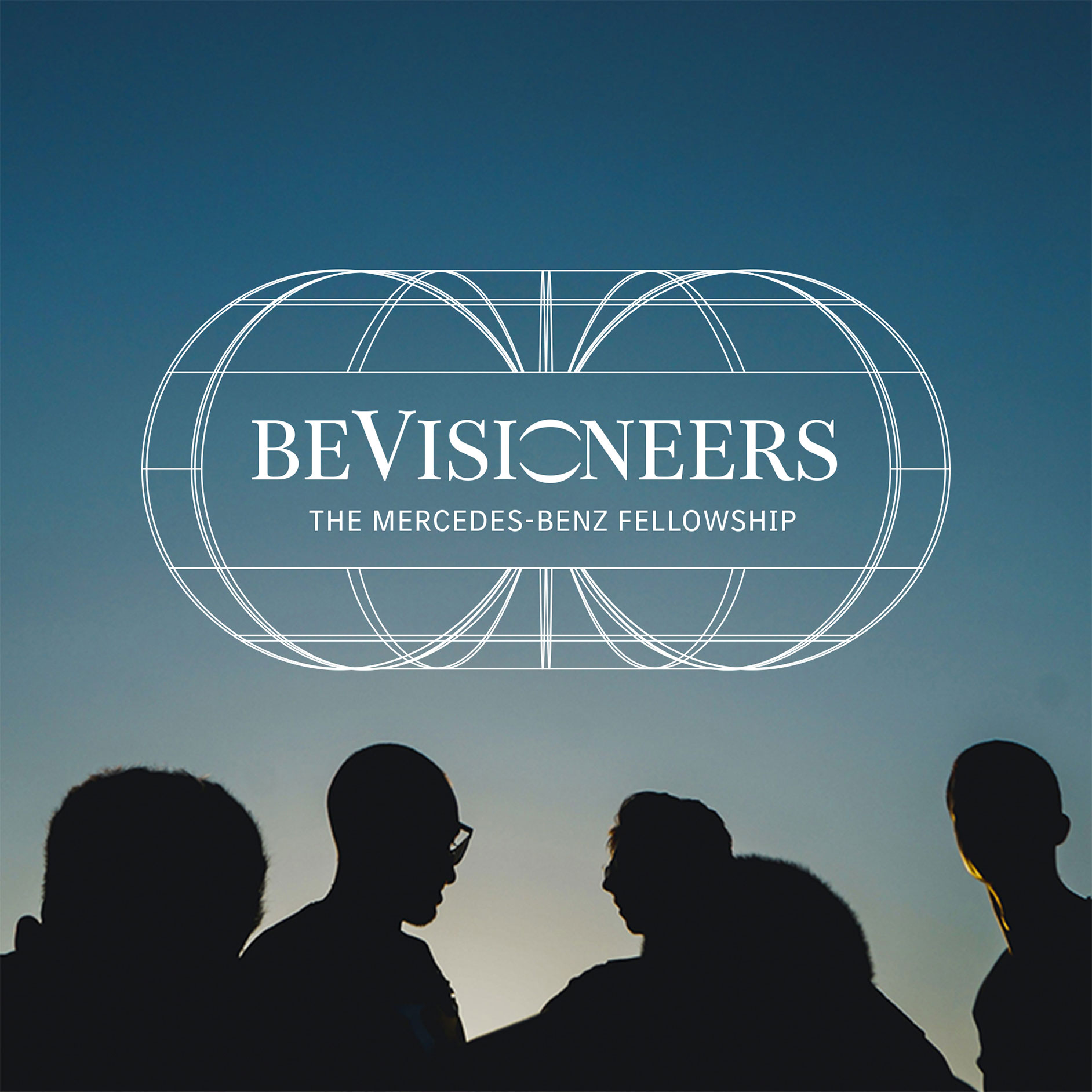 Mercedes-Benz | Land Wasser Luft | beVisioneers Gruppe von Menschen, fotografiert von unten bei Sonnenuntergang