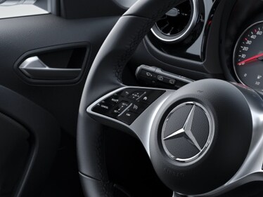 Les unités de commande tactiles du régulateur de vitesse du Mercedes-Benz Citan fourgon.