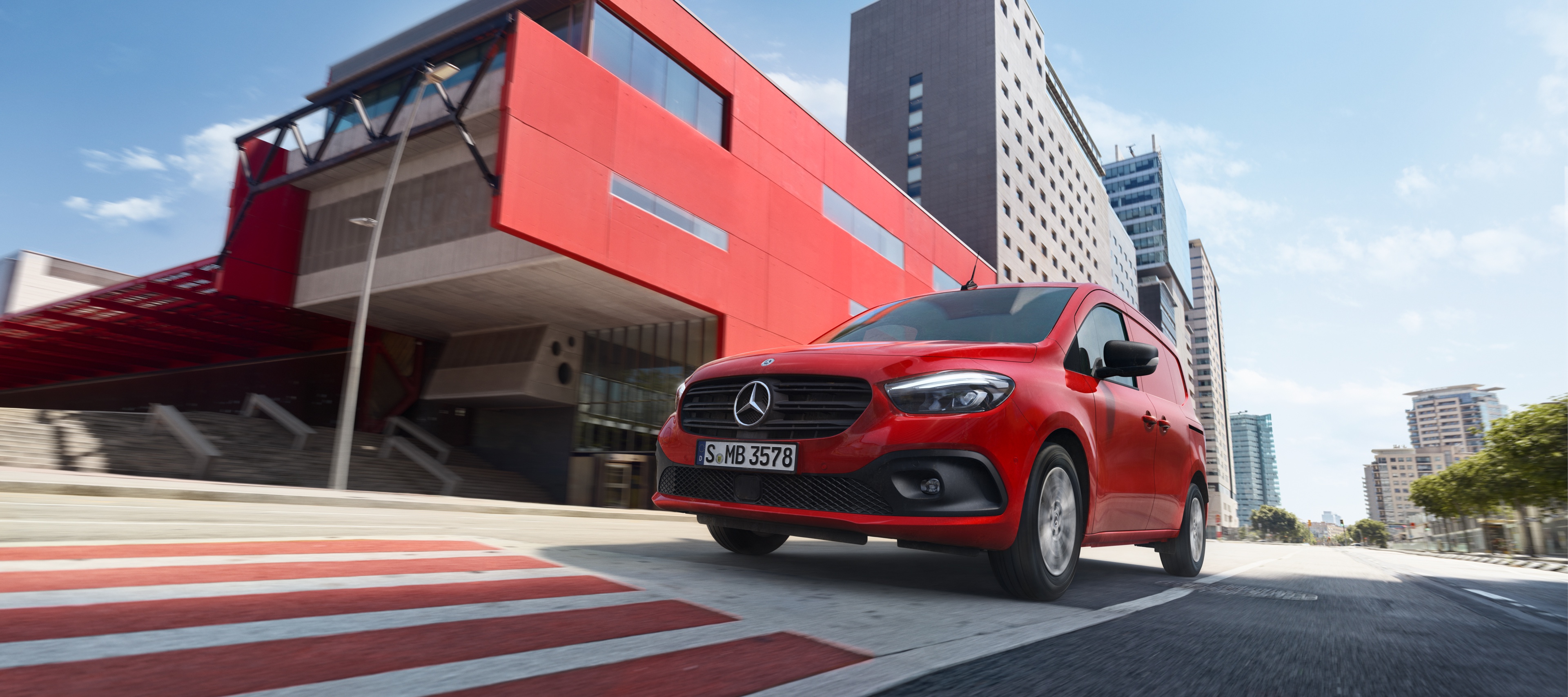Extérieur | Citan fourgon | Mercedes-Benz Le Mercedes-Benz Citan fourgon en action.