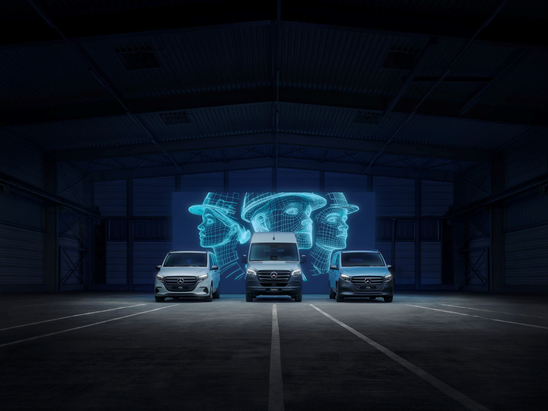 Der Mercedes-Benz eVito Kastenwagen beim Laden an einer Ladesäule.