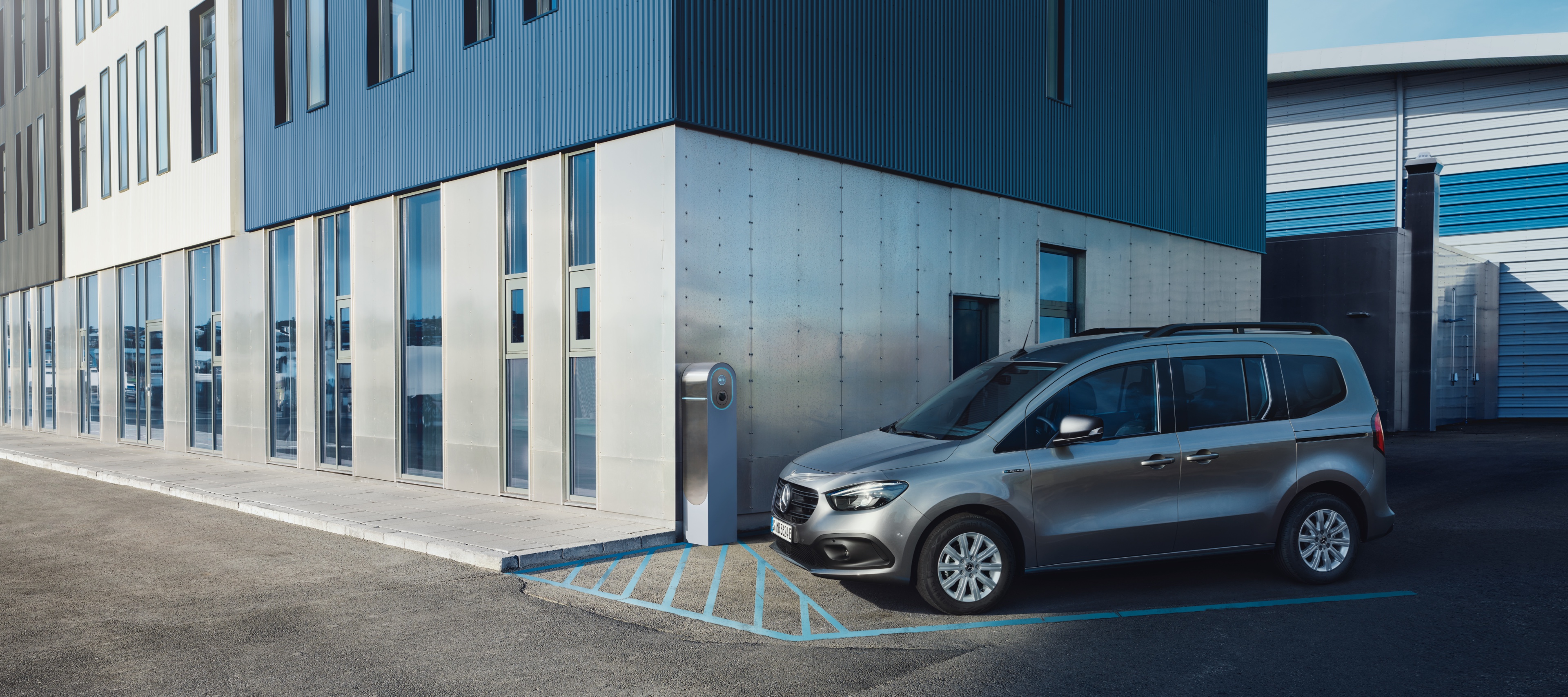 eCitan Tourer | Mercedes-Benz Transporter Der neue eCitan Tourer bewegt Menschen auf eine eindrucksvoll entspannte Art.