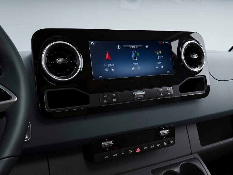 Le système multimédia MBUX dans le Mercedes-Benz eSprinter fourgon.