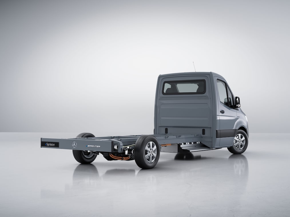 Die Heckansicht des Mercedes-Benz eSprinter Fahrgestells.