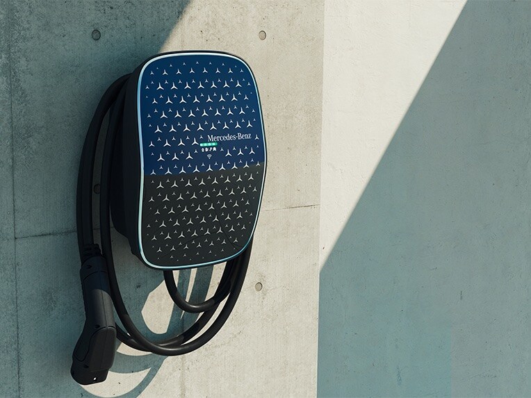 Le boîtier mural Mercedes-Benz Wallbox Home permet de recharger les véhicules électriques Mercedes-Benz en tout confort.