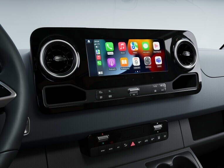 L'écran de l'intégration pour smartphone dans le Mercedes-Benz Sprinter Châssis.