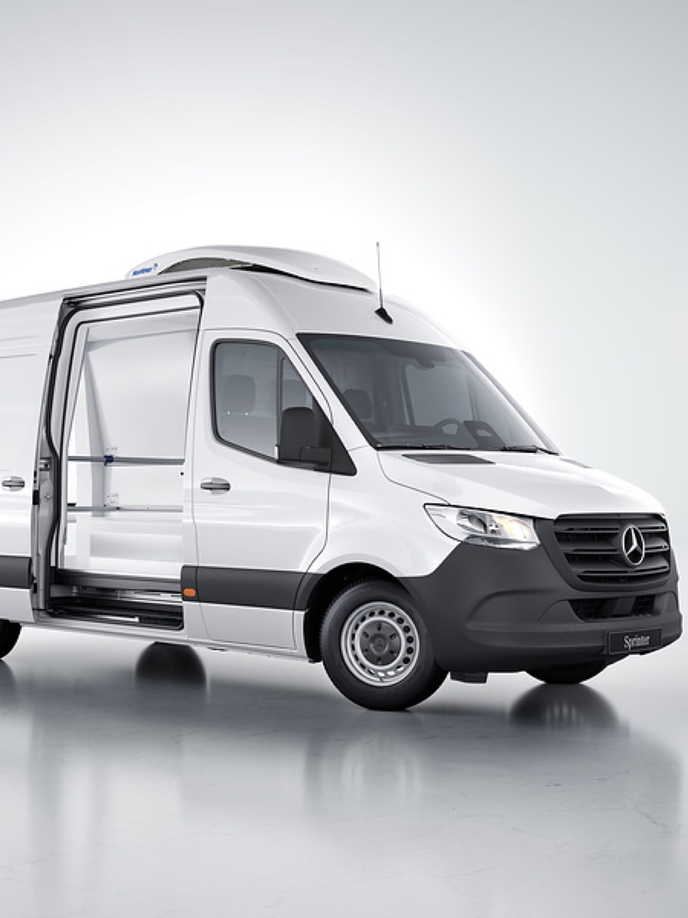 Un Mercedes-Benz Sprinter Fourgon avec une solution professionnelle de VanSolution.