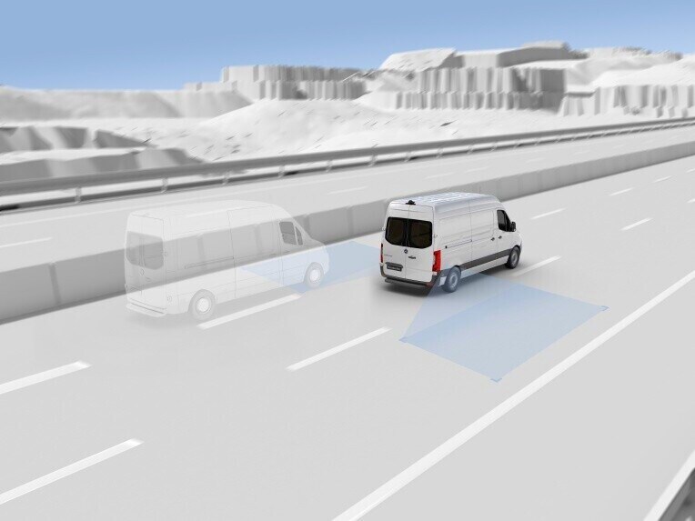 L’assistant d’angle mort avec fonction Rear Cross Traffic Alert peut aider, grâce à des signaux visuels et sonores, à éviter les accidents lors des changements de voie et des manœuvres en marche arrière.