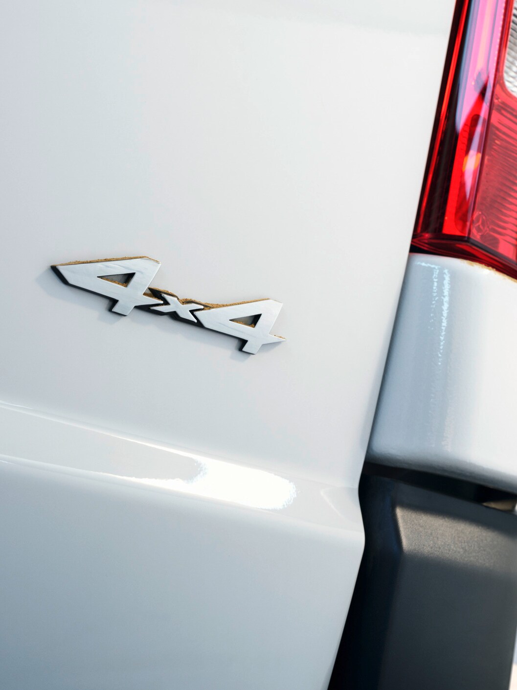 L'arrière du Vito Fourgon avec plaquette 4x4.