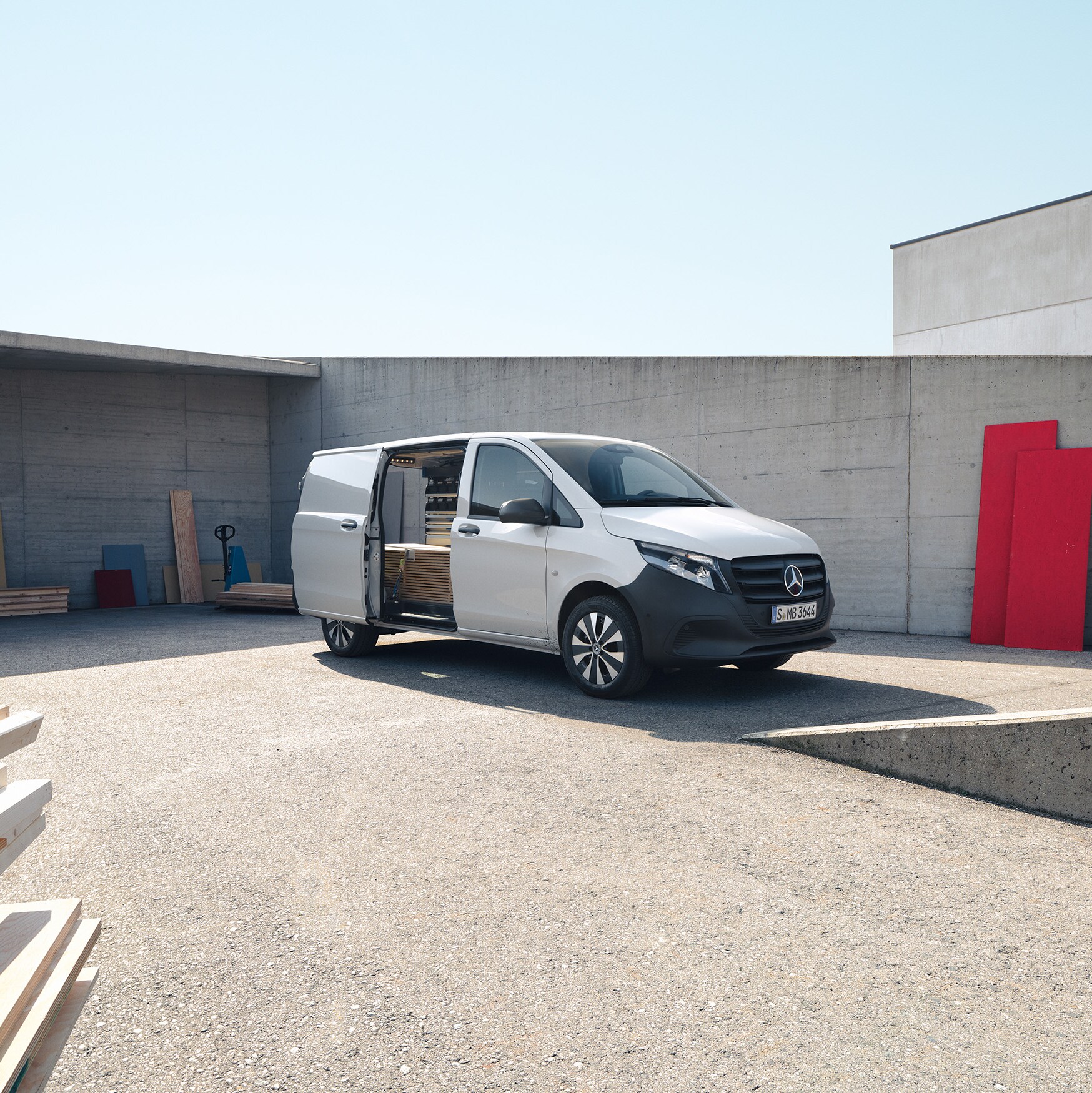 Mercedes‑Benz Vito Kastenwagen mit übersichtlichem Laderaum an einer Arbeitsstelle