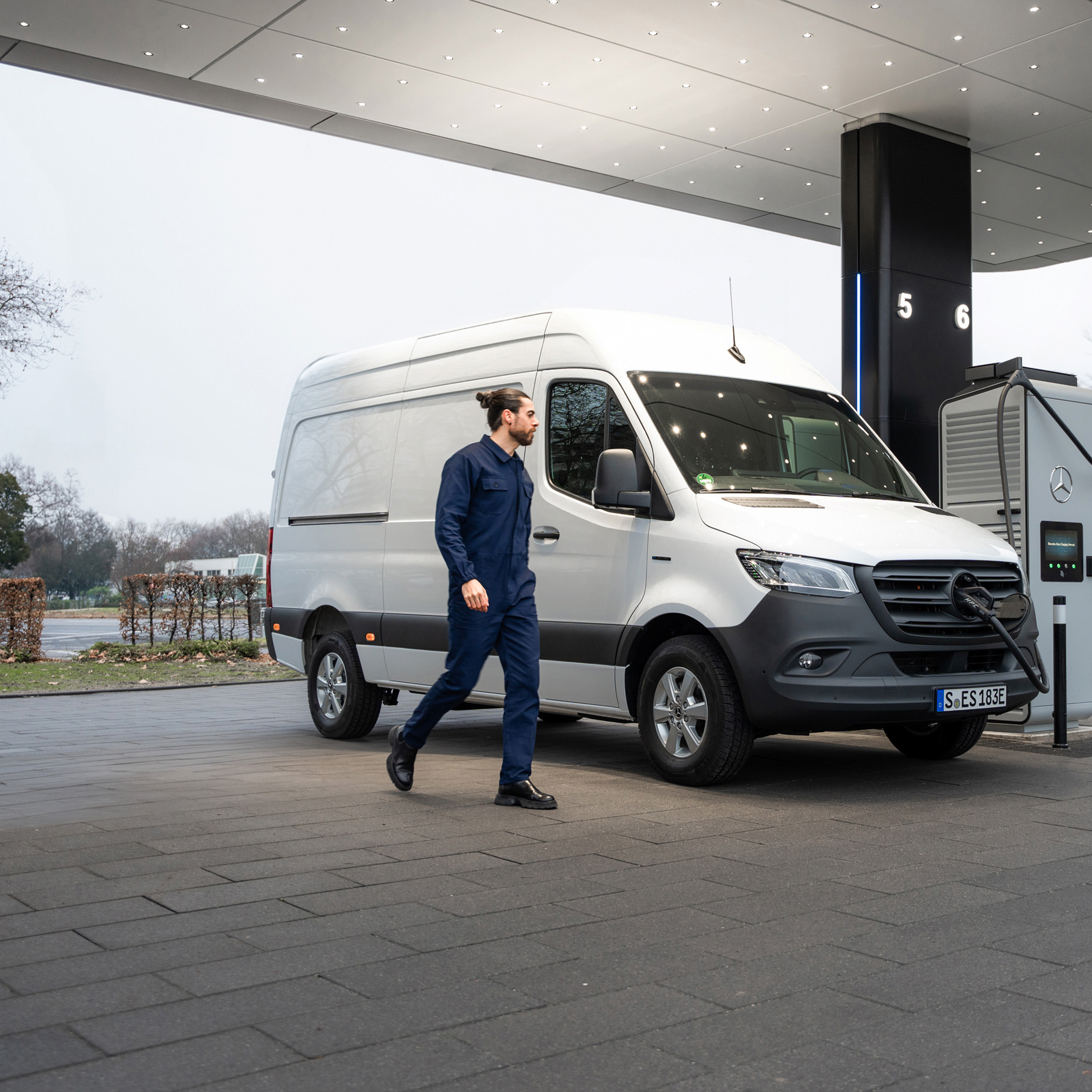 Laden unterwegs | Mercedes-Benz Vans Laden unterwegs mit MB.CHARGE Public.