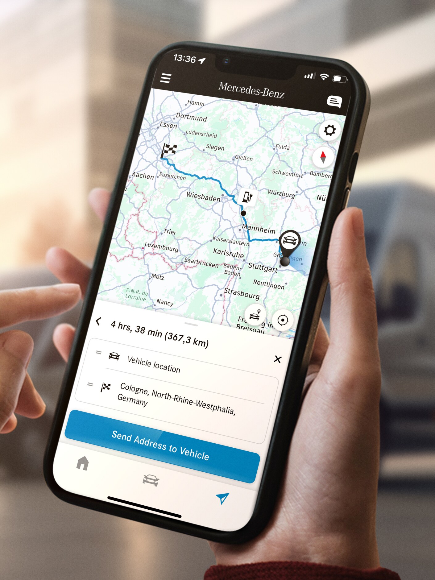 Die Funktion Navigation mit Electric Intelligence von Mercedes-Benz auf dem Smartphone.