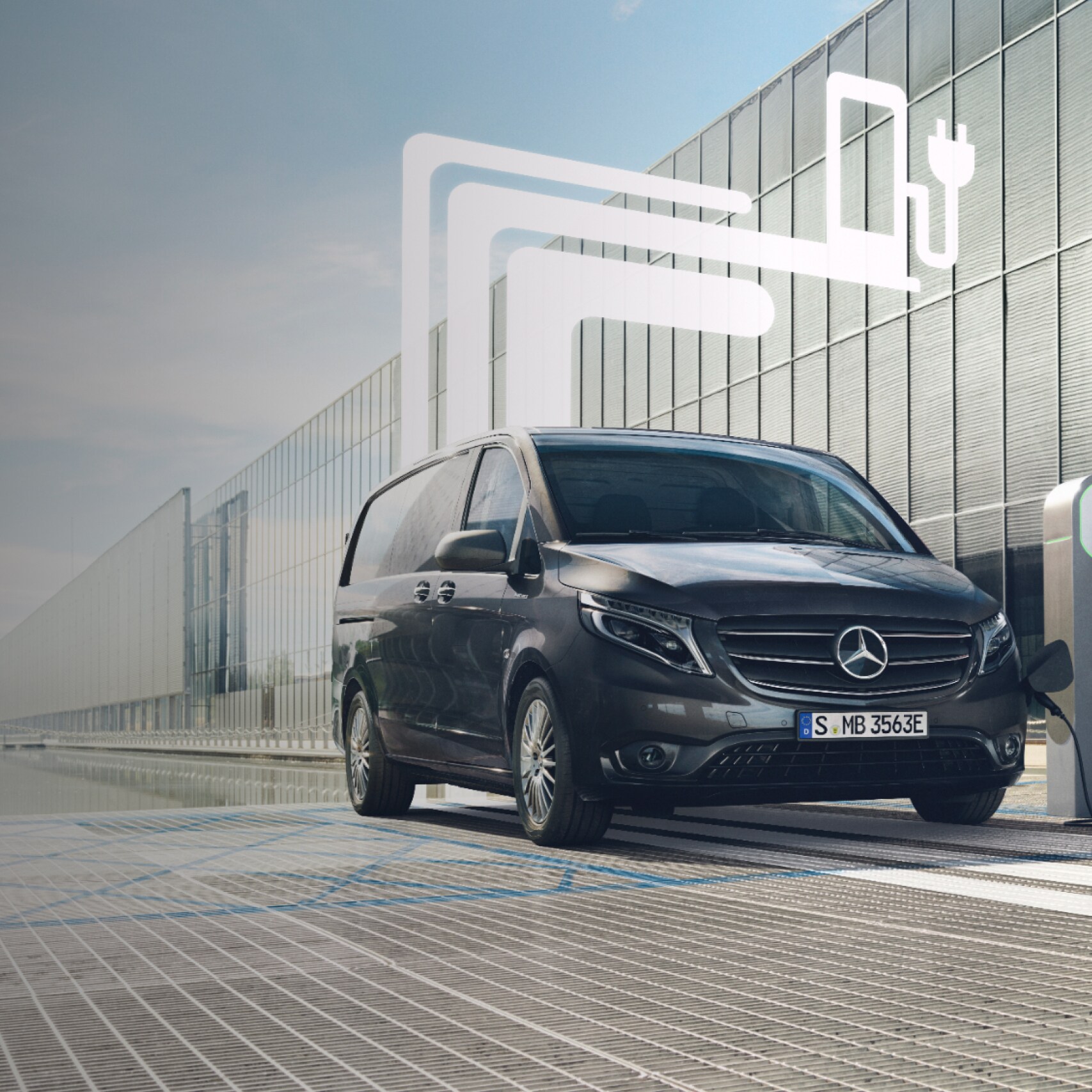 Ein Transporter von Mercedes-Benz mit grafischen Elementen, welche die Digitalen Extras darstellen.