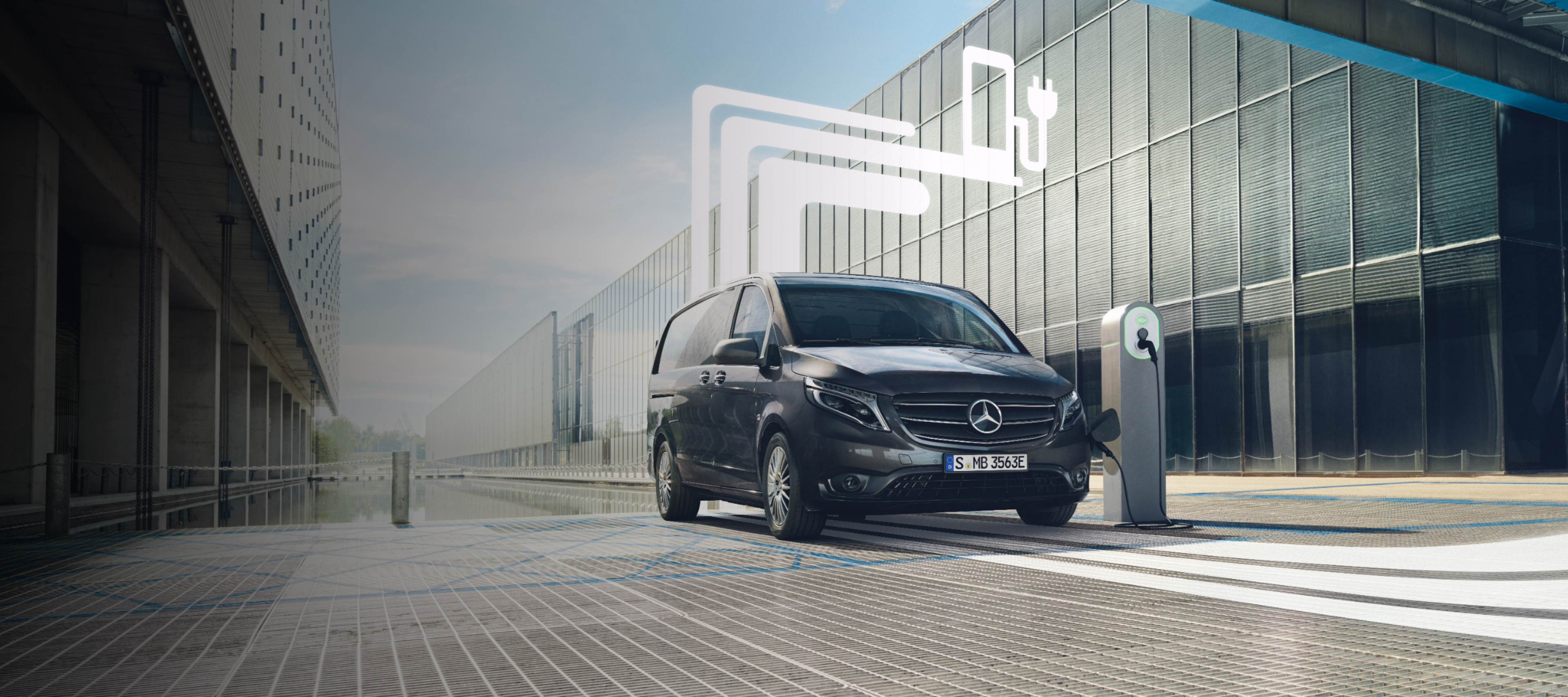 Uw elektrische bedrijfswagen | Digitale Extras | Mercedes-Benz Ein Transporter von Mercedes-Benz mit grafischen Elementen, welche die Digitalen Extras darstellen.
