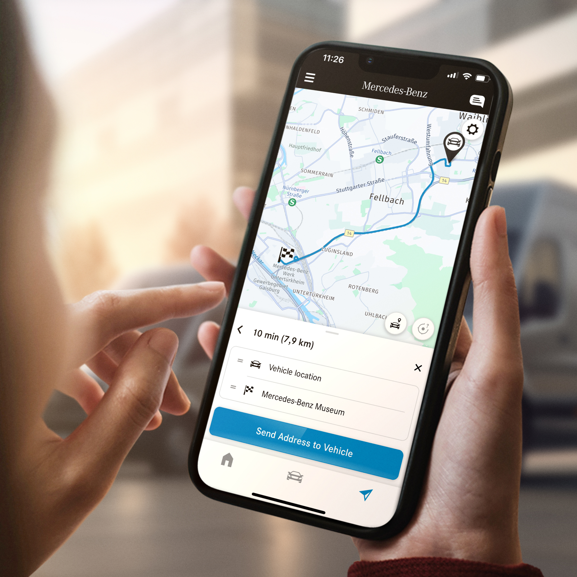 Send2Car | Offres digitales | Mercedes-Benz La fonction Send2Car de Mercedes-Benz sur un smartphone.