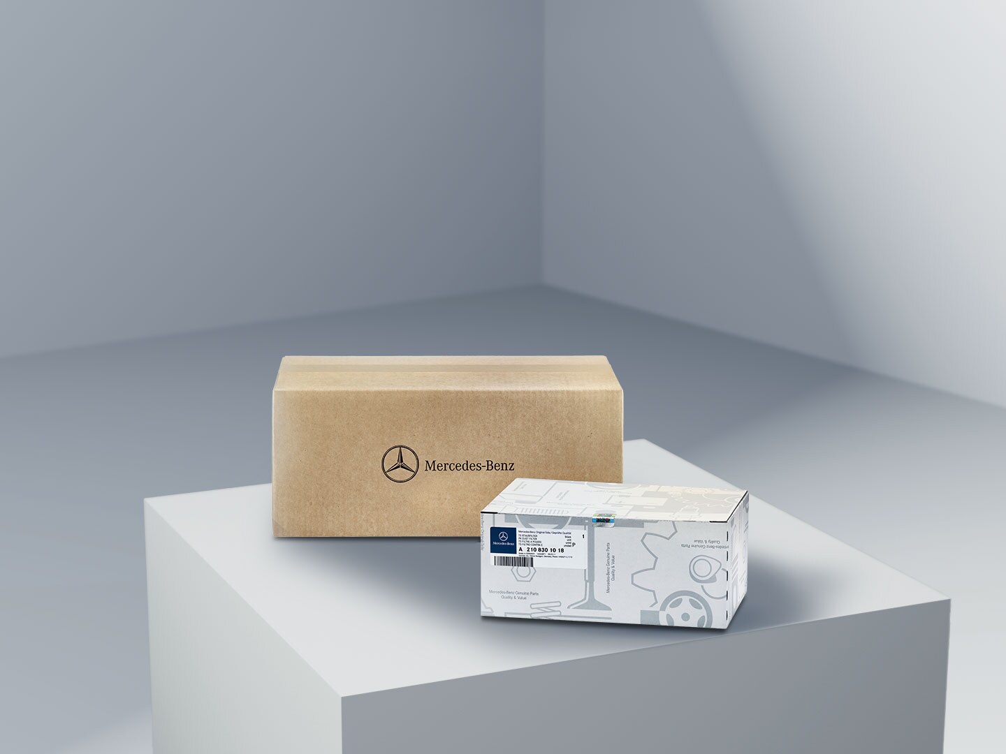 Verpackte Mercedes-Benz Teile, die für Qualitätsstandards, Qualitätsbewusstsein und das Qualitätsversprechen des Kalibers Mercedes-Benz stehen.