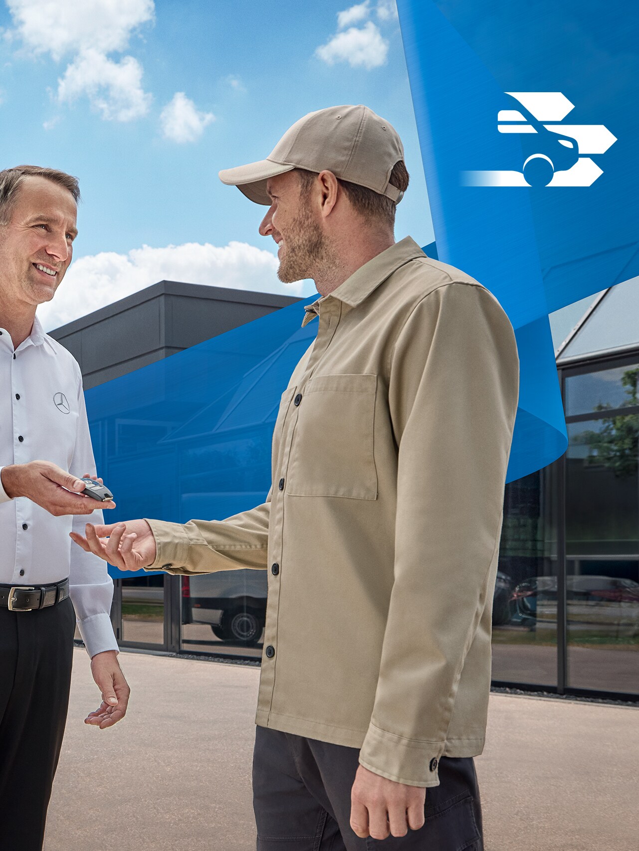 Zwei Männer im Gespräch über den Mercedes-Benz Mobilitätsservice – einfache Übergabe und flexible Mobilitätslösungen für Kunden.