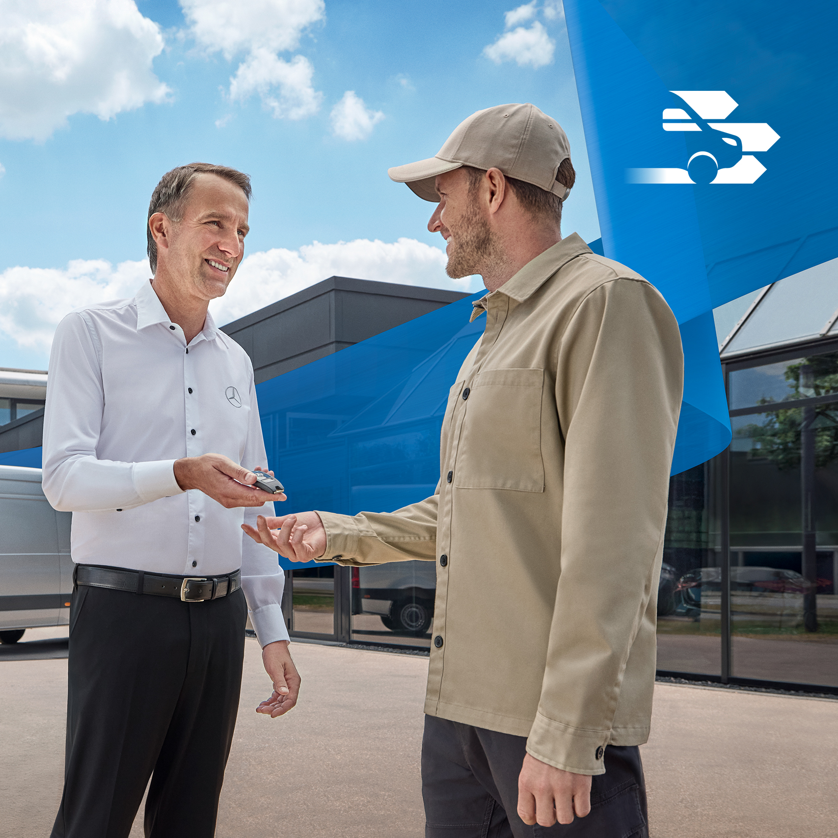 Mercedes-Benz | Transporter Dienstleistungen | Übersicht Zwei Männer im Gespräch über den Mercedes-Benz Mobilitätsservice – einfache Übergabe und flexible Mobilitätslösungen für Kunden.