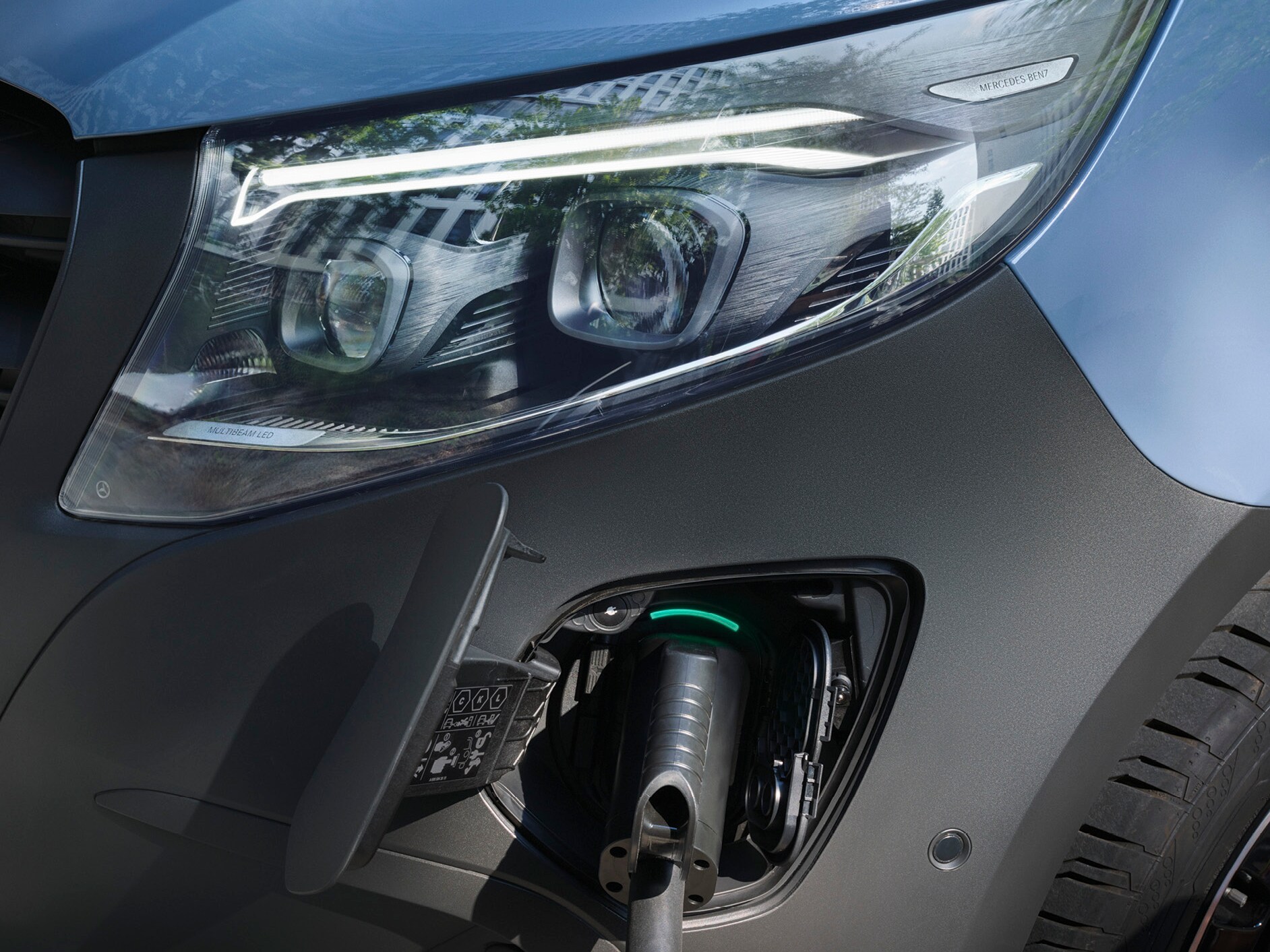 mercedes-benz-eqv-charging-remote